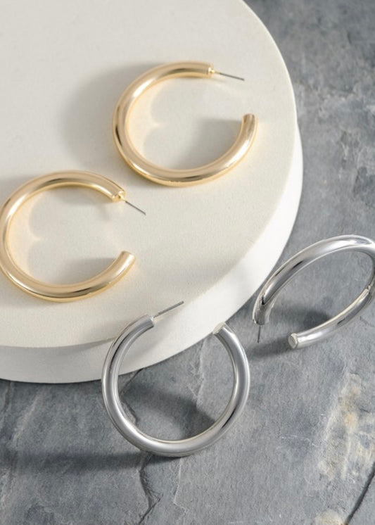 CLASSIC CHUNKY HOOP EARRINGS