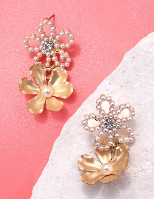 PEARL FLOWER MATTE GOLD DROP EARRINGS